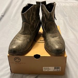 Women boots by Big Buddha size 11 smoke Paris gray